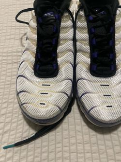 Men’s Nikes tennis shoes