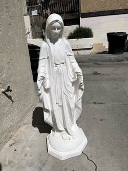 Holy Mother Mary statue