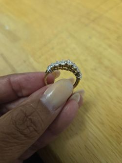 Ladies diamond ring