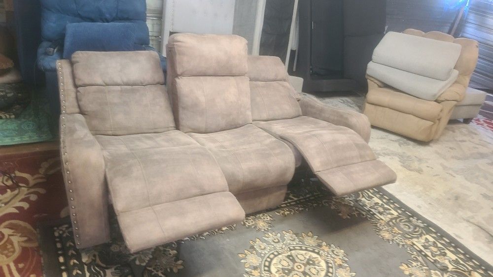 Electric Double Recliner Sofas Confortable In Great Condition And Clean $185