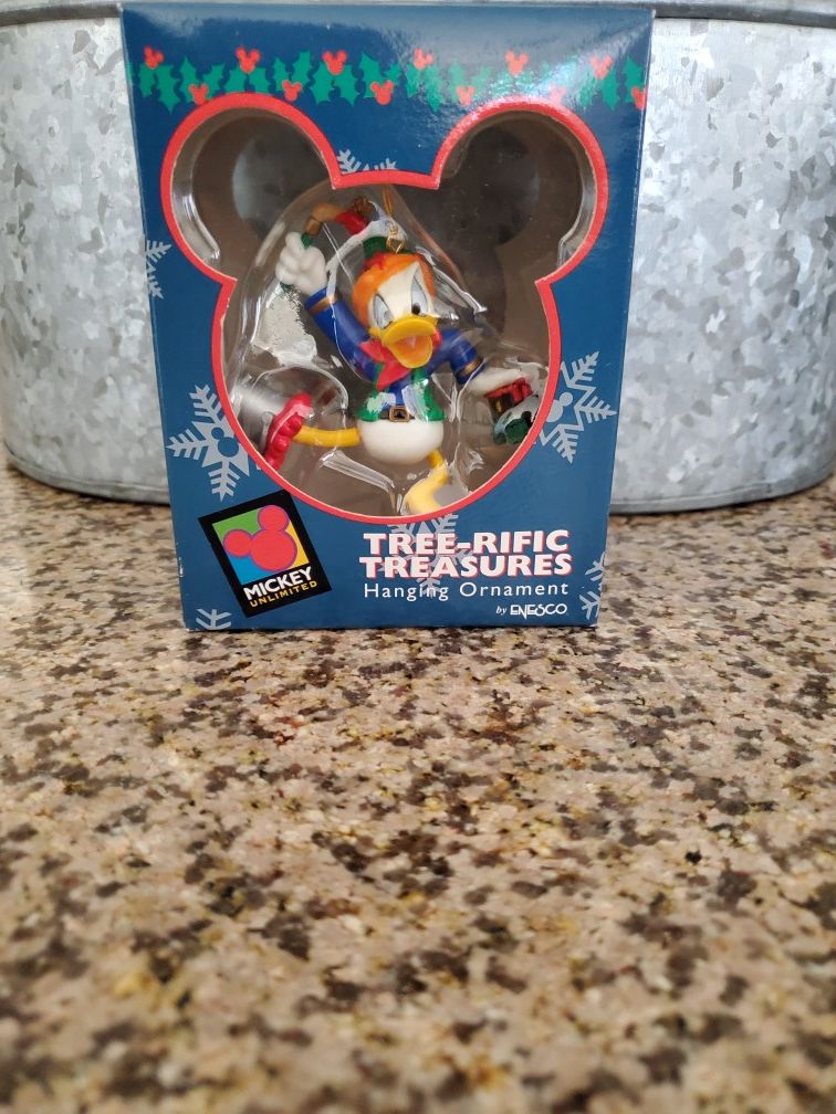 Disney’s Mickey Mouse and friends Tree-rific Treasures by Enesco Mickey Unlimited Ornament
