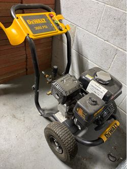 Pressure Washer - Dewalt 2.5GPM  & Accessories