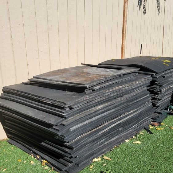 6ftx4ft, 3/4inch Thick Used Gym Stall Mats