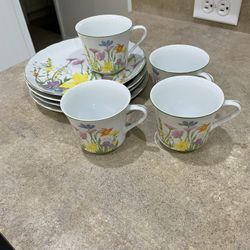 Luncheon Plates With Cups