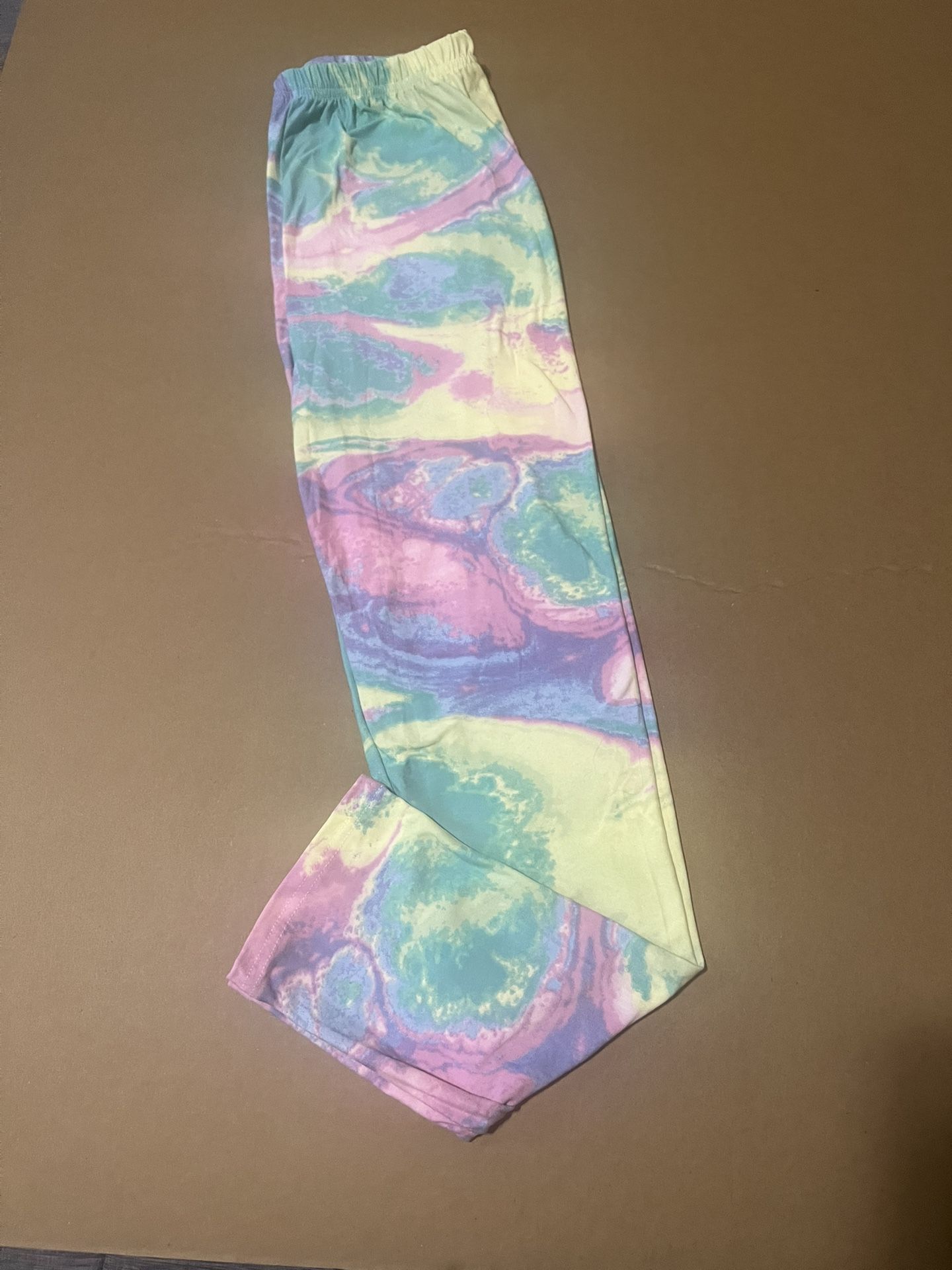 Women’s tie-dye leggings new without tags In Excellent Condition Size Medium