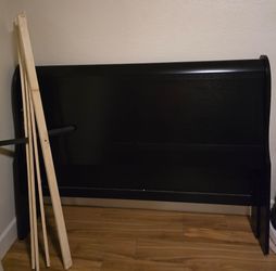 Blk Queen size  Sleigh Style