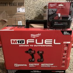FREE BATTERY!!!  RETAIL $827!! 🌋🌋.  7  PIECE. BRAND NEW SEALED MILWAUKEE M18 CORDLESS TOOL SET WITH 3 BATTERIES. CHARGER  & HARD CARRYING CASE. 🧳🧳