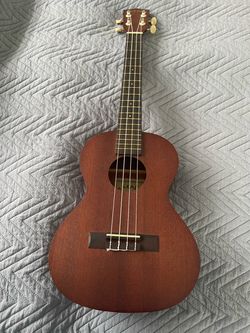 Makala MK-T tenor ukulele and case