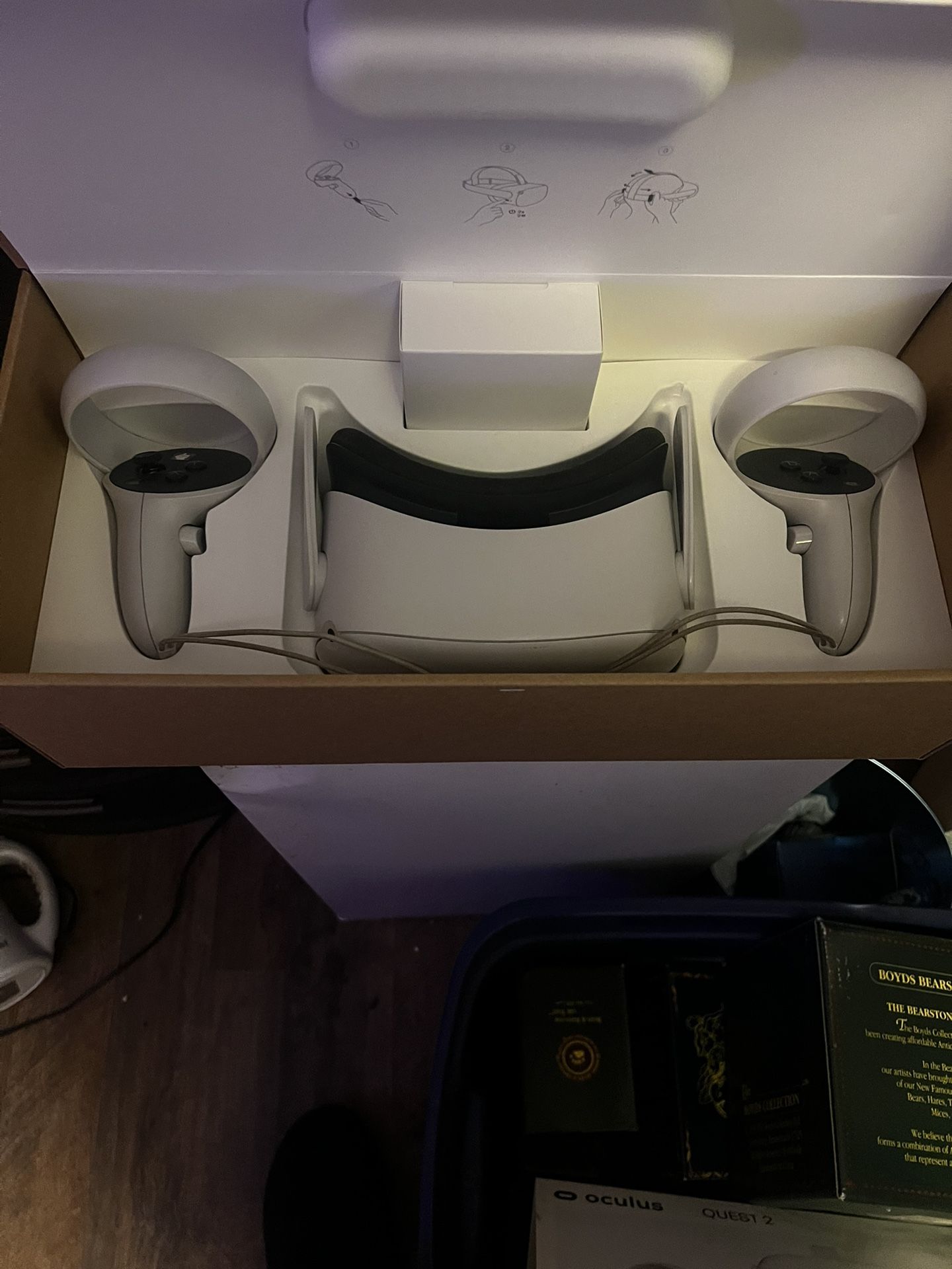 Oculus Quest 2 With Carrying Case And Charging Station