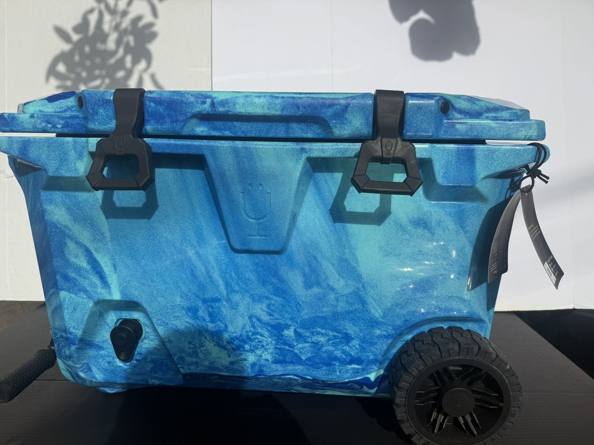 Brumate 55 Qt Hard Cooler Ocean Swirl 2.8 Gal Drink Tap 7 Days Ice NEW