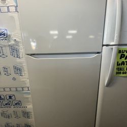 WHITE TOP AND BOTTOM REFRIGERATOR 