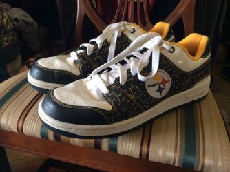 LIKE NEW 10 1/2 Steelers Reebok Shoes