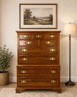 Beautiful Solid wood tallboy ETHAN & ALLEN chest dresser with 9 drawers in good condition, all drawers with golden hardware working well,
This versati