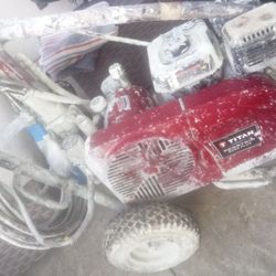 Titan 8900 Paint Sprayer 