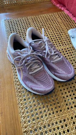 Woman’s ASICS GT-2000 8