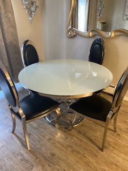 vendo  comedor  4 sillas