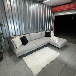 (Delivery) Article Burrard Sectional Sofa with Chaise 