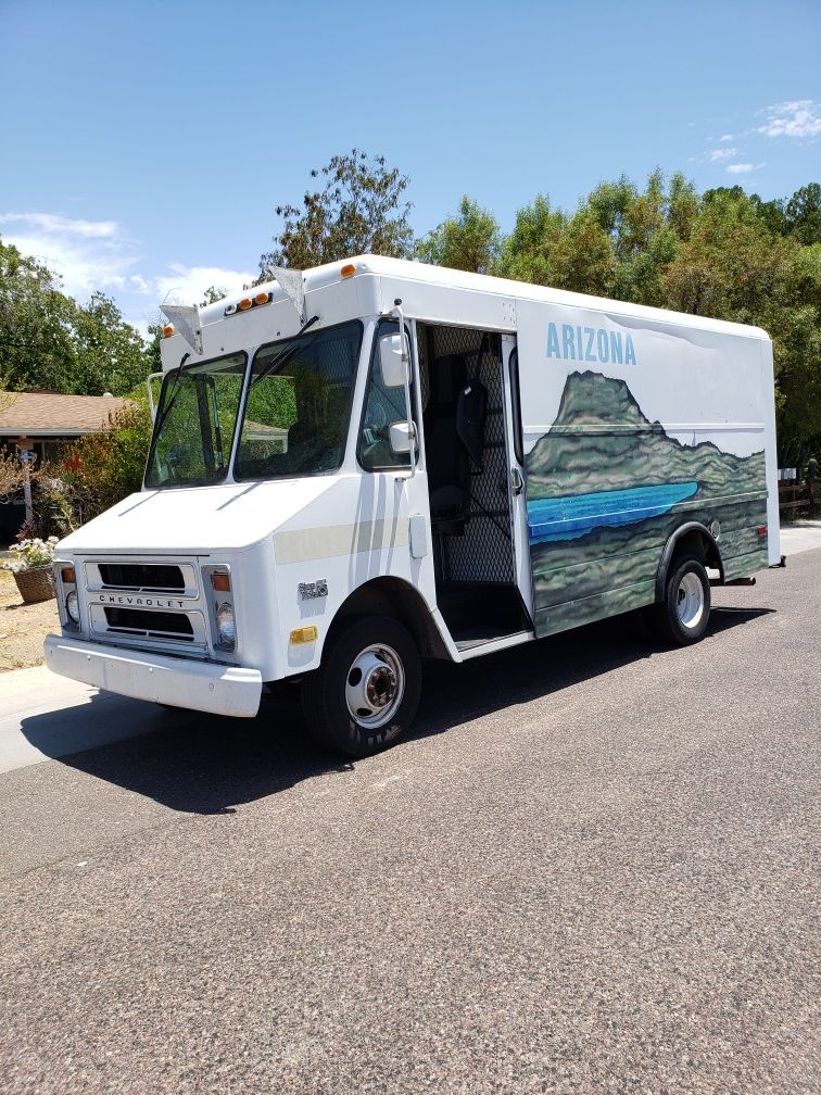 1992 Chevy step van work truck toy hauler runs great backup camera will