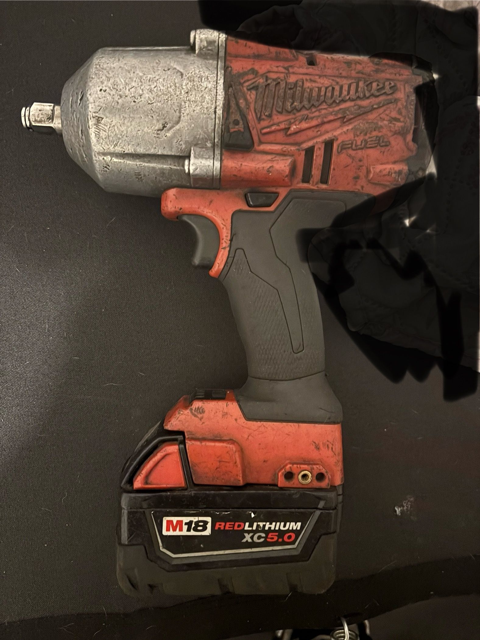 Milwaukee M18 FUEL High Torque 1/2" Impact Wrench w/ REDLITHIUM XC5.0 battery
