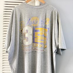 Vintage Distressed Los Angeles Lakers 3 Peat  World Champions 2000 2001 2002 T-shirt