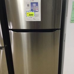 Energy Star 20 Cu.ft Top Freezer Refrigerator W /Multi-Air Flow And Reversible Door In Stainless Steel 