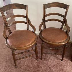 Set Of 2 Antique Wood Chairs 