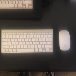 Apple Wireless Keyboard And Mouse Excellent Condition 