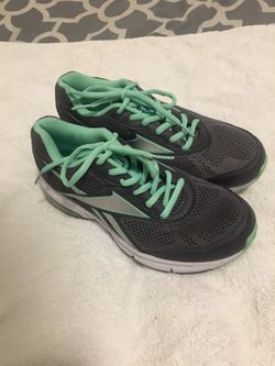 New Reebok Women’s Running Shoe Style #V72798 Sz 7-1/2