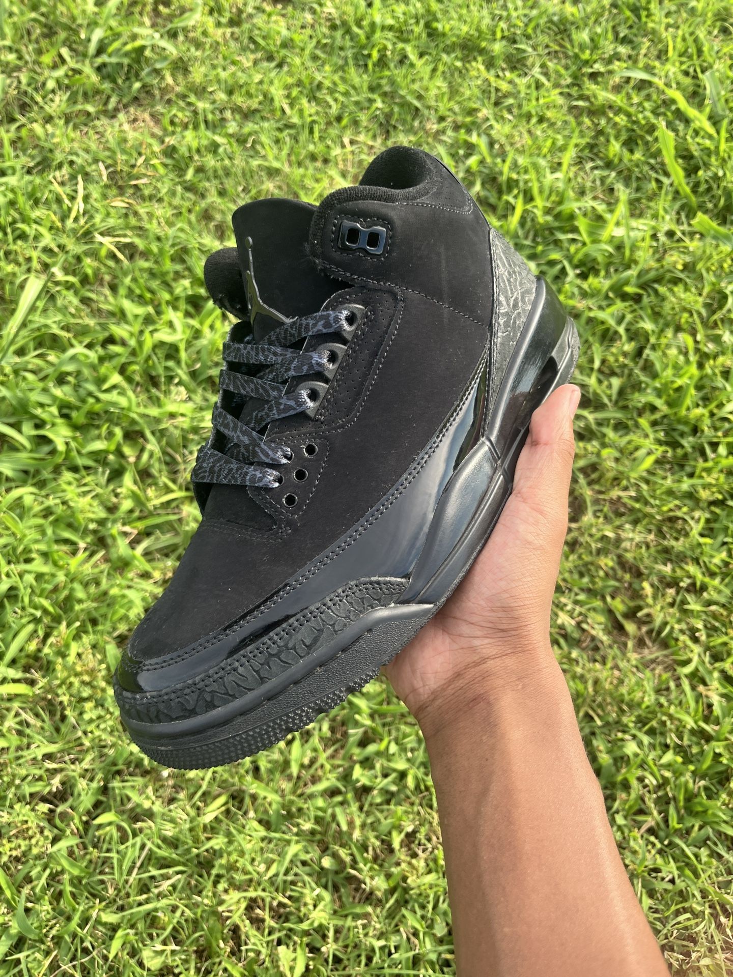 black cat 3s worn at least 5 times asking 150 but we can negotiate on a good price