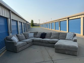 DELIVERY AVAILABLE 🚛🚚🚛 Huge 3 piece sectional