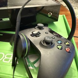 Xbox One 500GB Console with Kinect + Original Box & Accessories