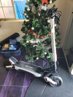Electric scooter 50mph Really Fast Dual Motor Range up to 90 miles Is $1.8k big Escooter with keys & Charger. For $900! Or Trade & Cash