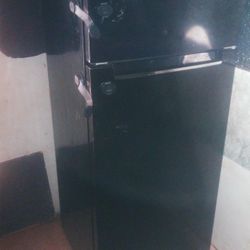 Small Refrigerator And Freezer 