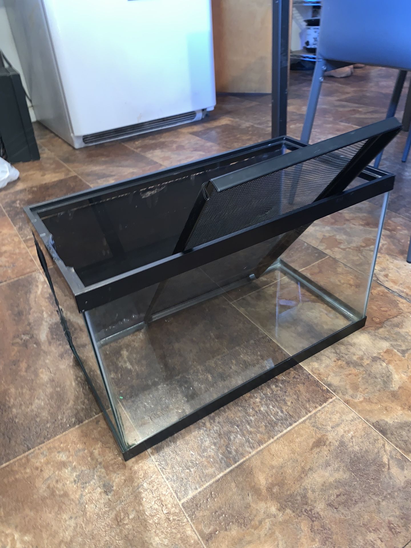 10 Gallon Aqueon Glass Tank