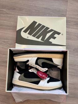 Size 12 men jordan 1 low