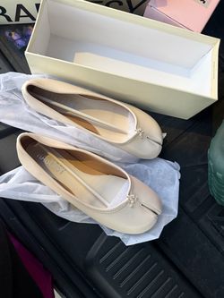 Raboesy Flats Size 7 ( White )