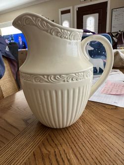 Mikasa Countryside 43 oz pitcher