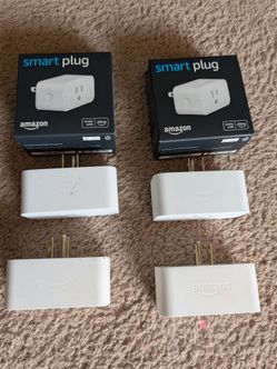 Lot of 6 Amazon Smart Plugs (2 New, 4 Used)