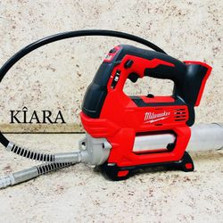 MILWAUKEE M18 Cordless 2 Speed Grease Gun 