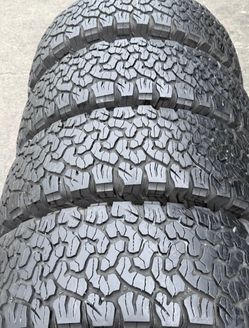 275/60/20 Bfgoodich Ko2 Set de Tires en buenas condiciones de vida las 4