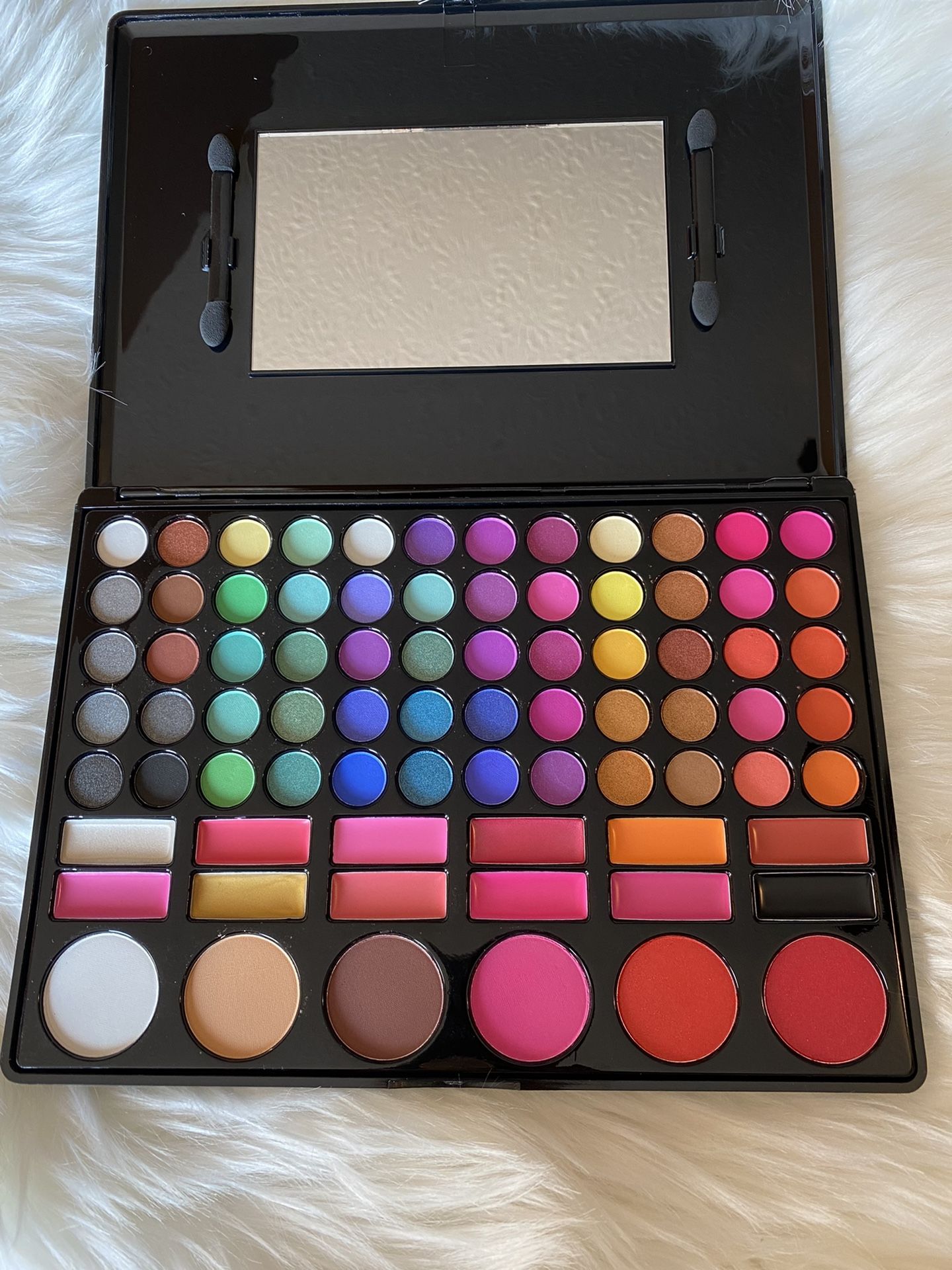 Eyeshadow Palette +🎁