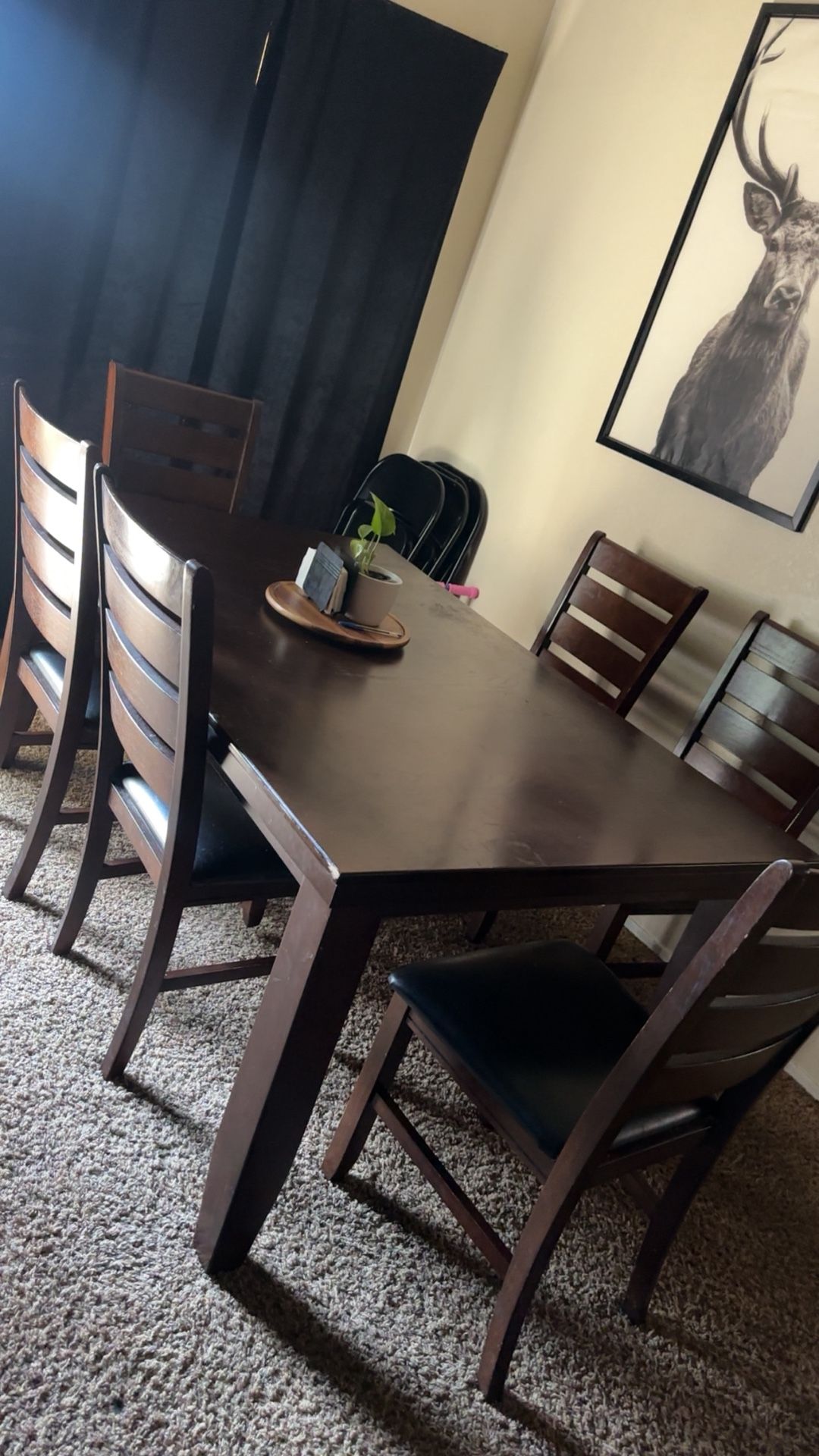 Table and 6 donning chairs