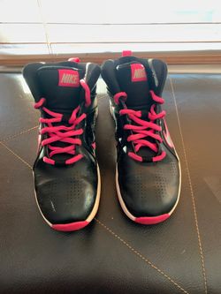 Girls high top Pink and Black Nike’s size 4.5