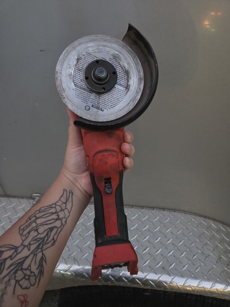 M18  MILWAUKEE GRINDER