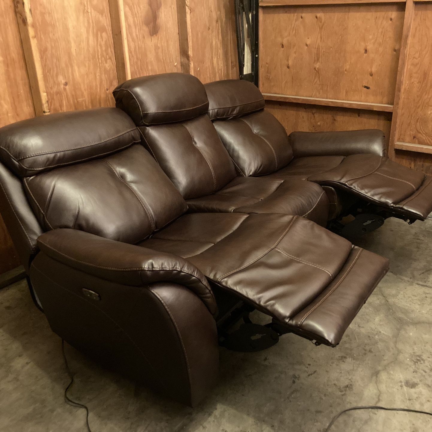 Leather Electric Recliner Couch Sofa - Free Delivery 