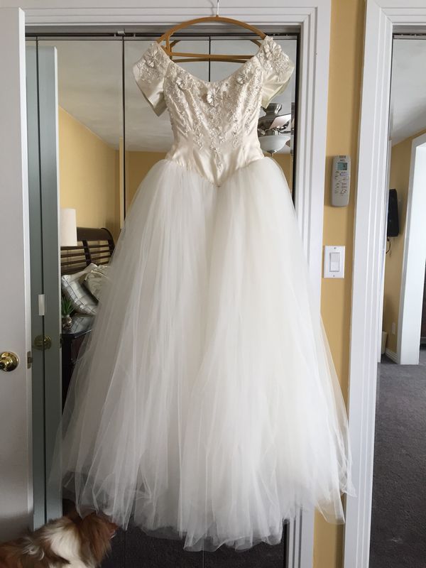 Designer Wedding Gown Size 4 And Below Waist Veil For Sale In