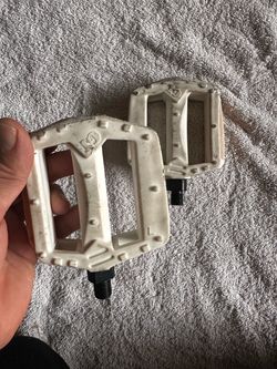 OLDSCHOOL GT VP-912 1/2 PEDALS IN WHITE DATED 89 FREESTYLE GT PERFORMER DYNO PRO