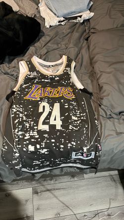 Kobe Bryant Jersey Medium #24