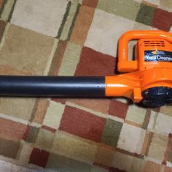 Leaf Blower - Black And Decker  