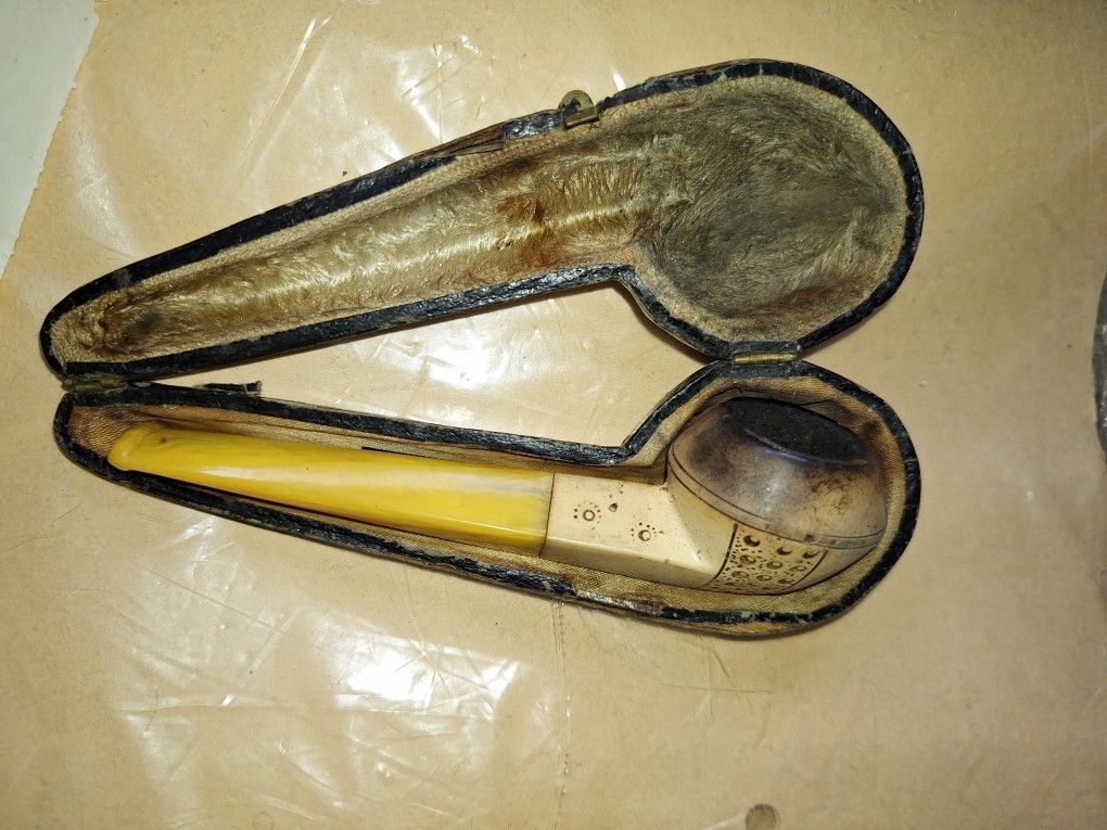 Antique Meerschaum Pipe In Case